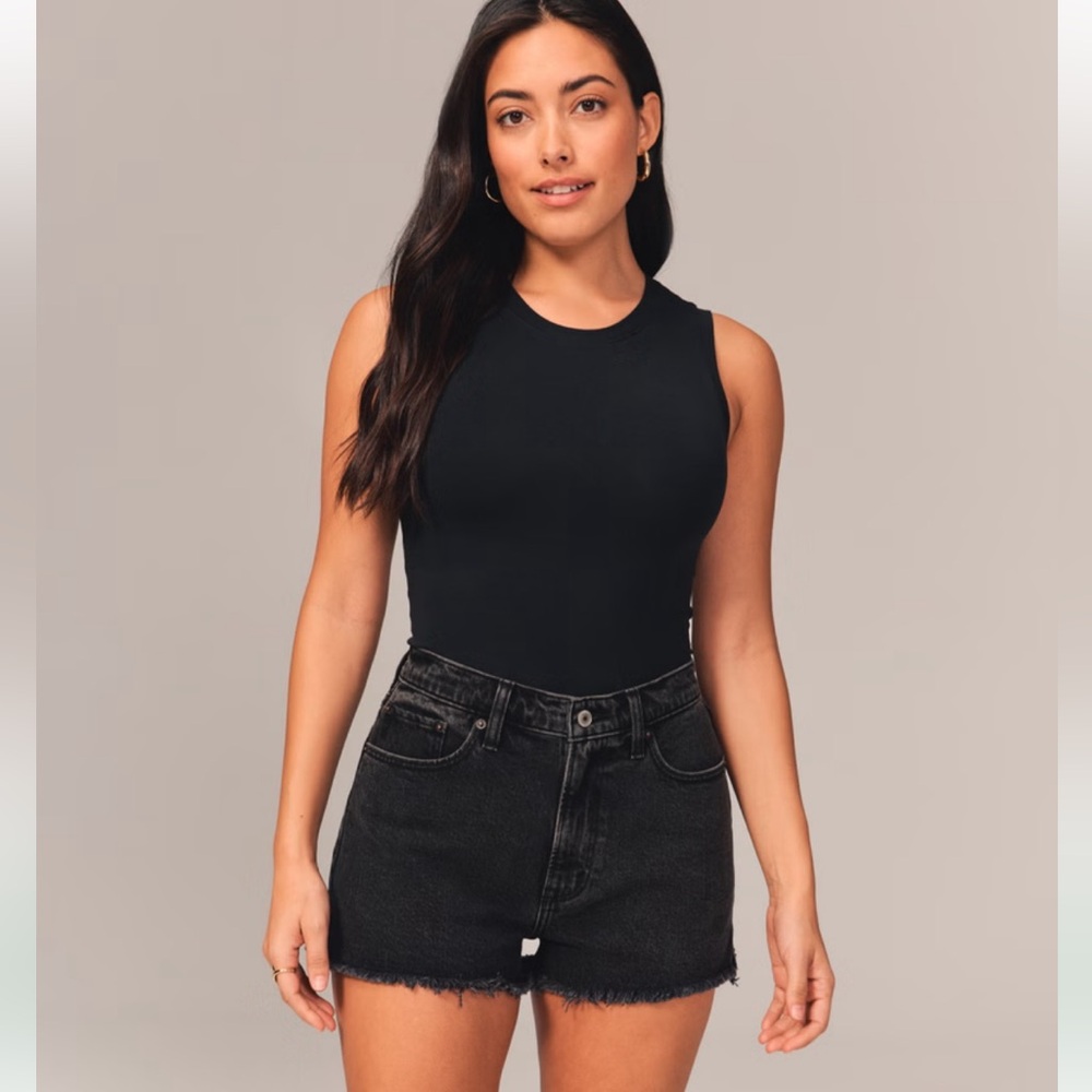NWT ABERCROMBIE The Mom Short Curve Love High Rise Size 28 / 6